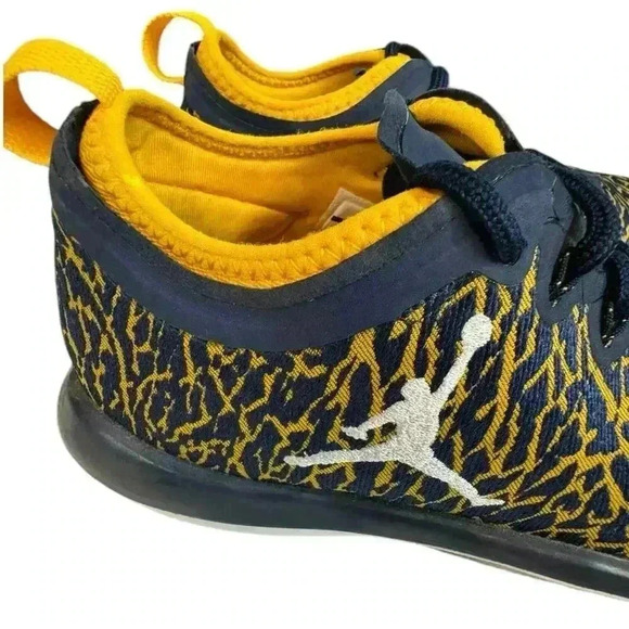 NIKE Size 8 - Jordan Trainer 1 Low Michigan 2016
Yellow / Blue Shoe - Picture 2 of 16